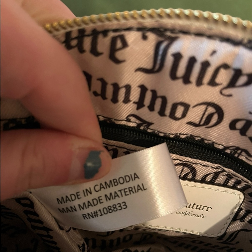 Juicy Couture White Patent Crossbody Purse - Picture 7 of 8